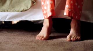 Ally Walker feet photo thumbnail