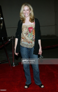 Ally Walker feet photo thumbnail