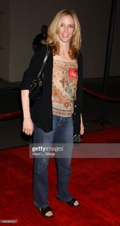 Ally Walker feet photo thumbnail