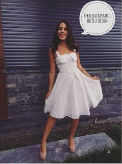 Almila Bagriacik feet photo 8