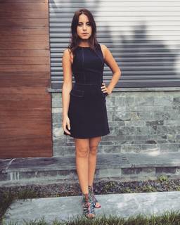 Almila Bagriacik feet photo 9