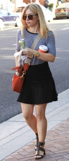 Alona Tal feet photo thumbnail
