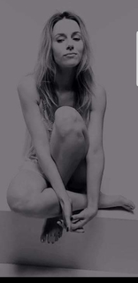 Alona Tal feet photo thumbnail