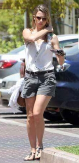 Alona Tal feet photo thumbnail