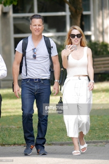 Alona Tal feet photo thumbnail