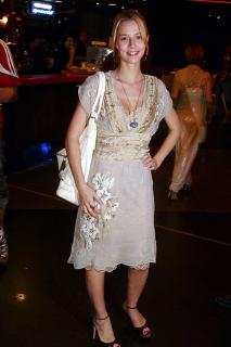 Alona Tal feet photo thumbnail