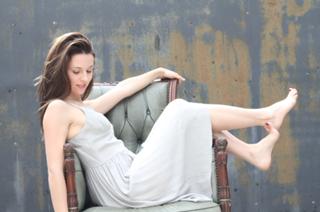 Alona Tal feet photo thumbnail