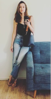 Alona Tal feet photo thumbnail