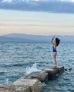 Alona Tal feet photo thumbnail