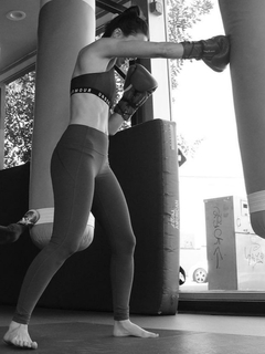 Alona Tal feet photo thumbnail