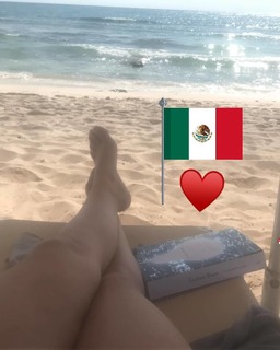 Altair Jarabo feet photo thumbnail