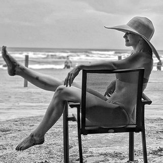 Altair Jarabo feet photo thumbnail