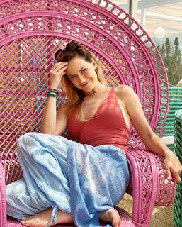 Altair Jarabo feet photo thumbnail