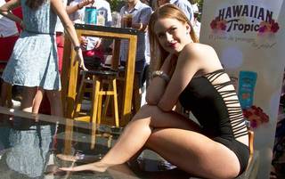 Altair Jarabo feet photo thumbnail