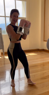 Altair Jarabo feet photo thumbnail