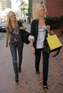 Aly Michalka feet photo thumbnail