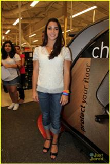 Aly Raisman feet photo thumbnail