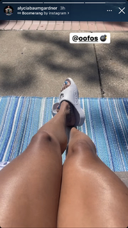 Alycia Baumgardner feet photo 4