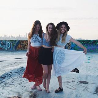 Alycia Debnam-Carey feet photo thumbnail