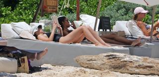 Alycia Debnam-Carey feet photo thumbnail
