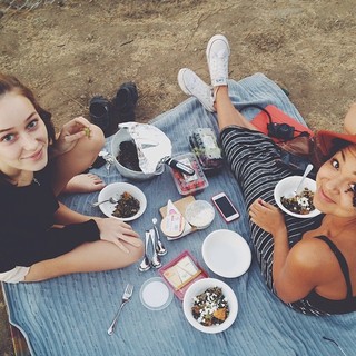 Alycia Debnam-Carey feet photo thumbnail