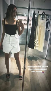 Alycia Debnam-Carey feet photo thumbnail