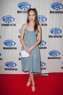 Alycia Debnam-Carey feet photo thumbnail