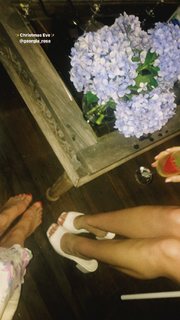 Alycia Debnam-Carey feet photo thumbnail