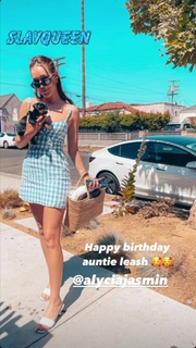Alycia Debnam-Carey feet photo thumbnail