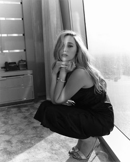 Alycia Debnam-Carey feet photo thumbnail