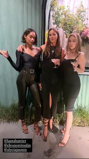 Alycia Debnam-Carey feet photo thumbnail