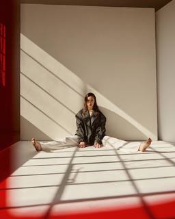 Alycia Debnam-Carey feet photo thumbnail
