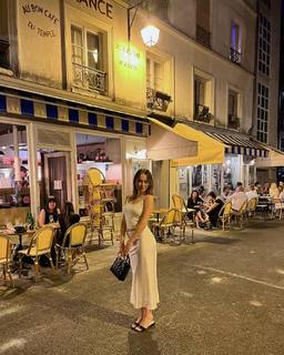 Alycia Debnam-Carey feet photo thumbnail