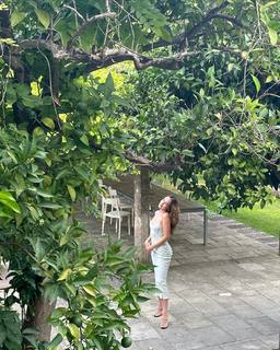 Alycia Debnam-Carey feet photo thumbnail