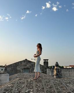 Alycia Debnam-Carey feet photo thumbnail
