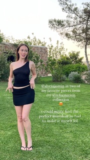 Alycia Debnam-Carey feet photo thumbnail