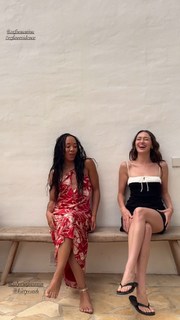 Alycia Debnam-Carey feet photo thumbnail