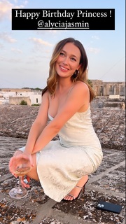 Alycia Debnam-Carey feet photo thumbnail