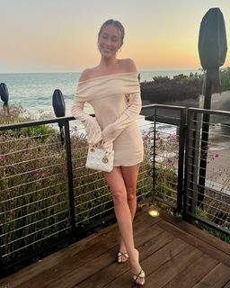 Alycia Debnam-Carey feet photo thumbnail