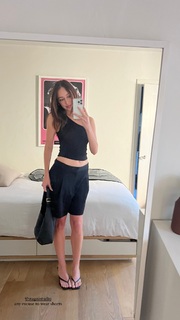 Alycia Debnam-Carey feet photo thumbnail