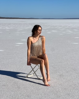 Alycia Debnam-Carey feet photo thumbnail