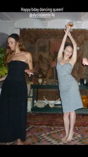 Alycia Debnam-Carey feet photo thumbnail