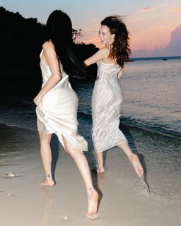 Alycia Debnam-Carey feet photo thumbnail