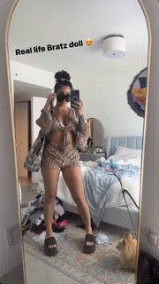 Alysia Magen feet photo 18