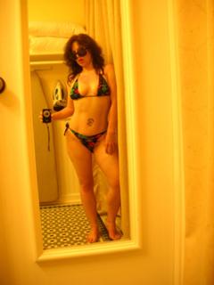 Alyson Court feet photo 2