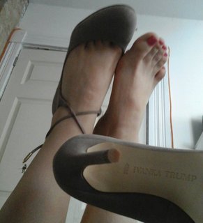 Alyson Court feet photo 4