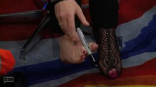 Alyson Hannigan feet photo thumbnail