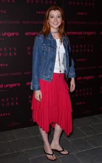Alyson Hannigan feet photo thumbnail