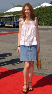 Alyson Hannigan feet photo thumbnail