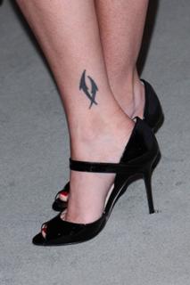 Alyson Hannigan feet photo thumbnail
